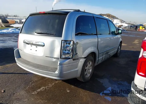 2010 Chrysler Town & Country Touring z USA, uszkodzony, nr VIN 2A4RR5D17AR468080